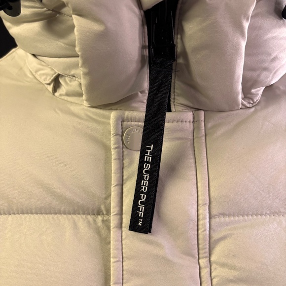 New womens medium Aritzia The Super (RE) Puff shorty coat - Picture 2 of 9